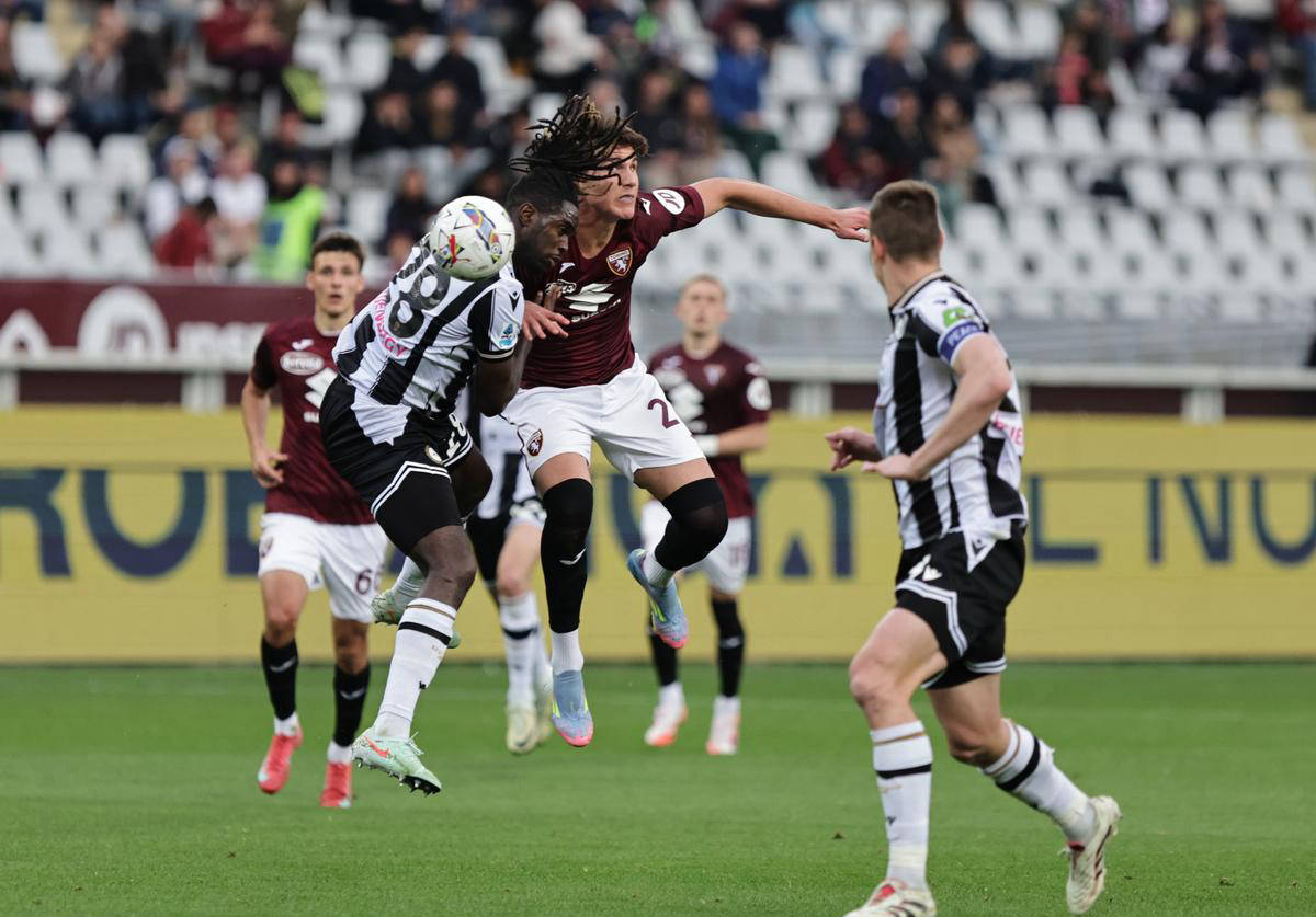 意甲球队备战重要比赛，全队士气高昂(意甲球队阵容)