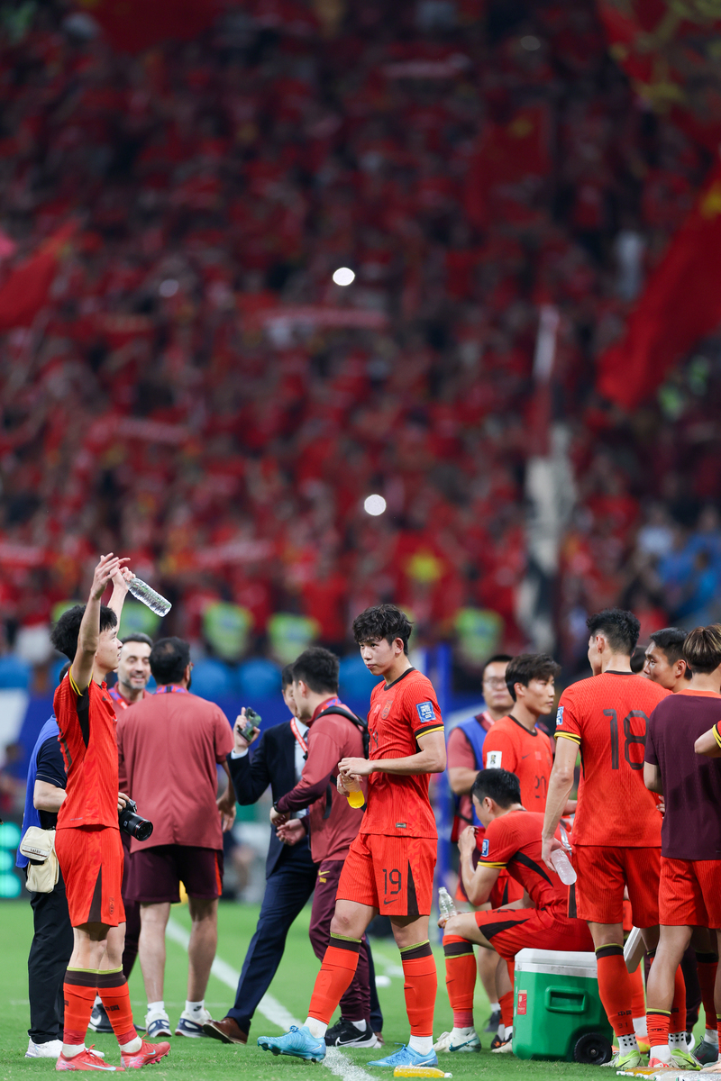 中国足球盛事精彩绝伦，球迷热情高涨达到巅峰